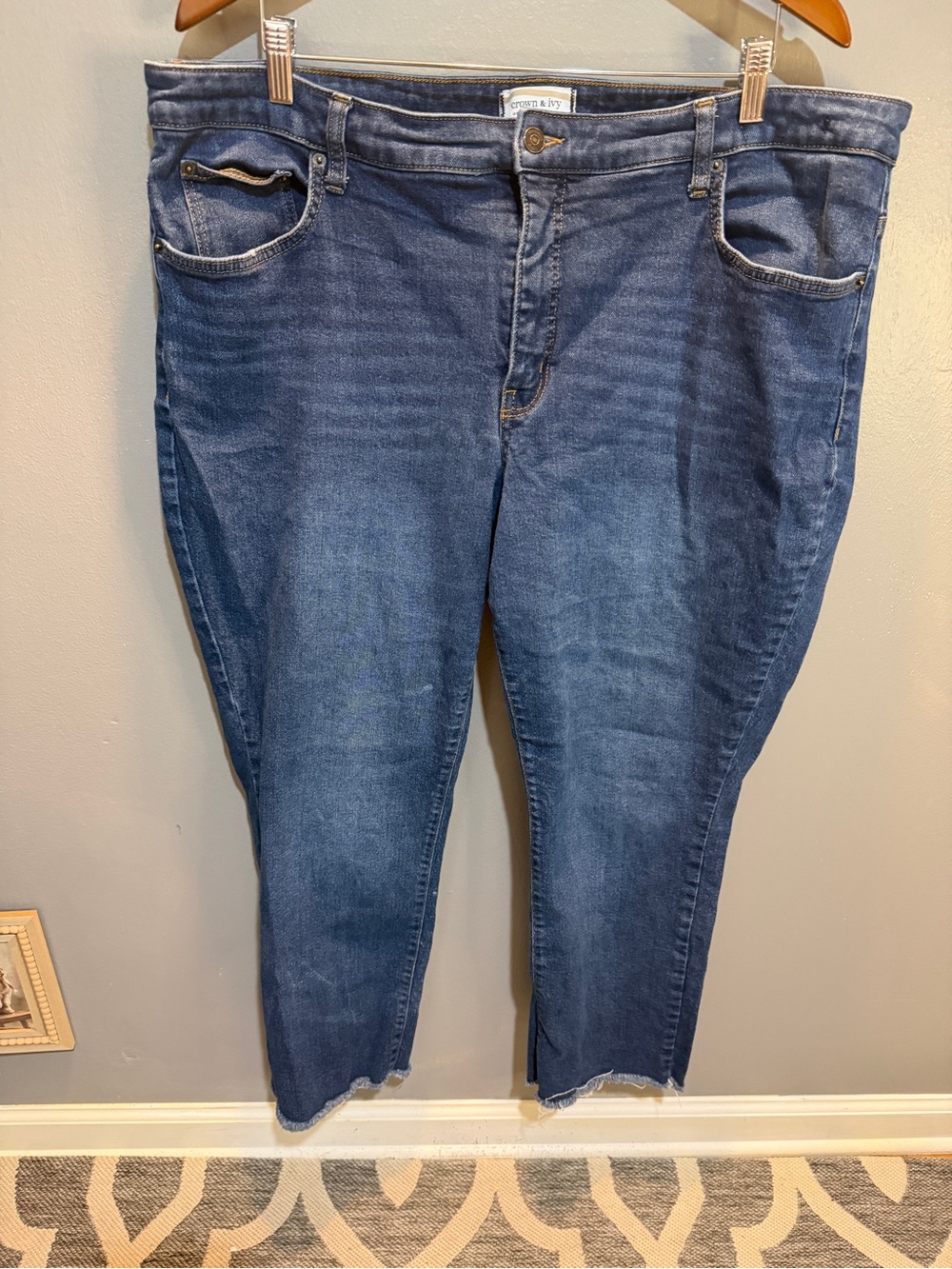 CROWN & IVY HIGH RISE STRAIGHT LEG JEANS 20W